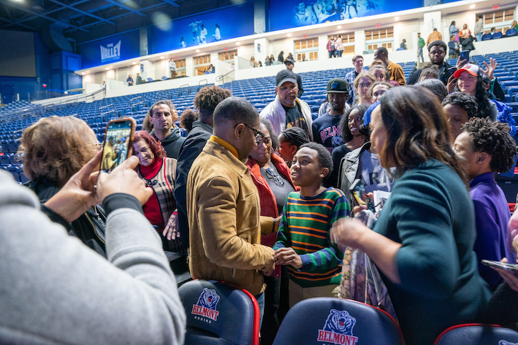 Kirk Franklin among crowd of fans