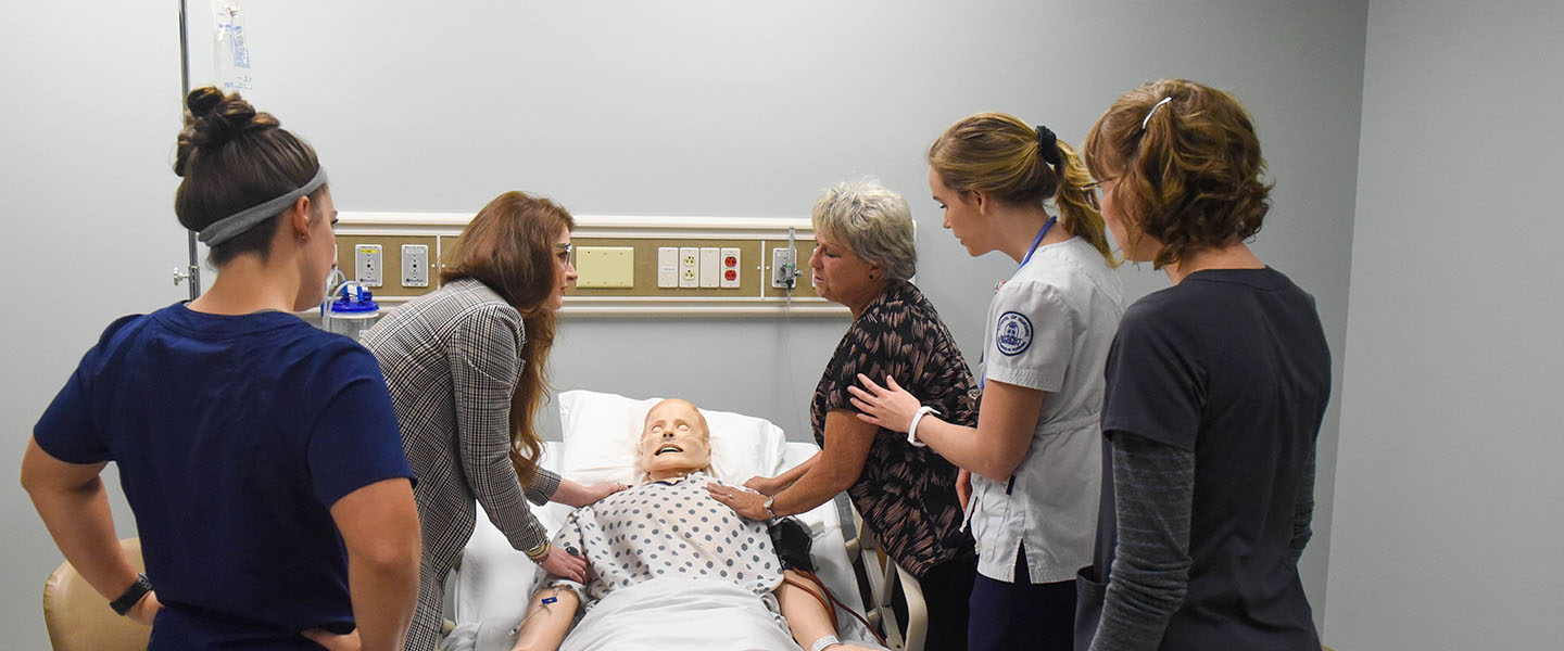 MD and Health Science students work together on an end of life simulation