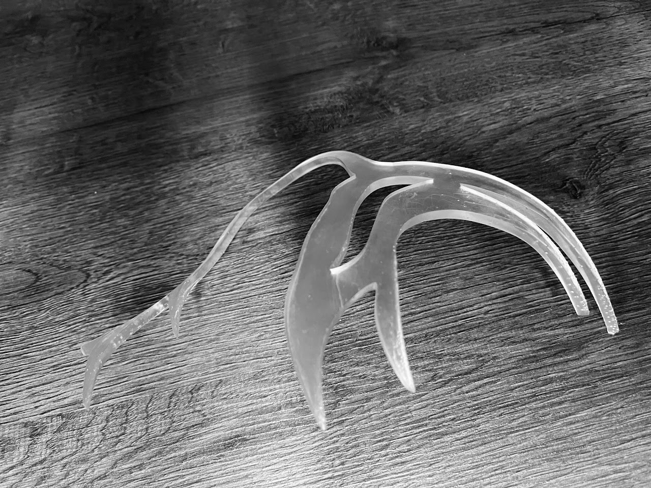 A 3d printed mask that is thin like a deer antler