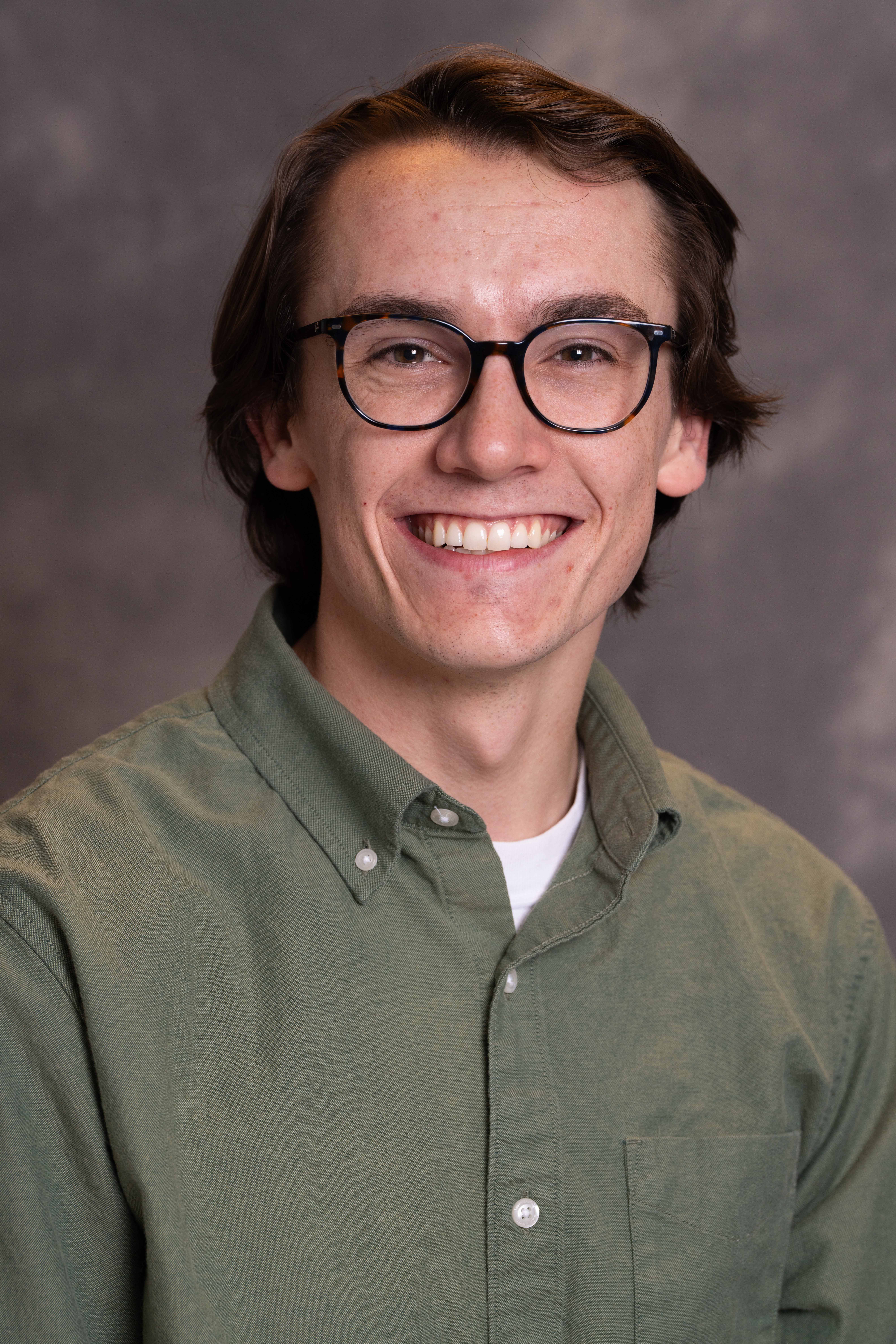headshot of Gabe DeGraeve