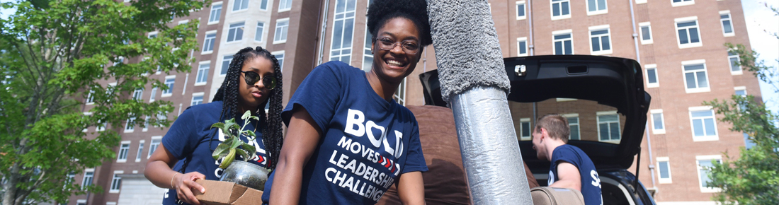 A photo of two Belmont students unloading items on move-in day.