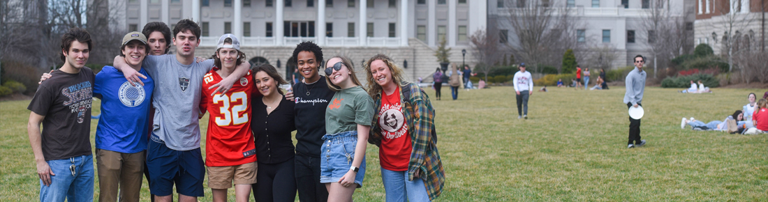 A photo of Belmont students posing for a group photo on the lawn in front of McWhorter Hall
