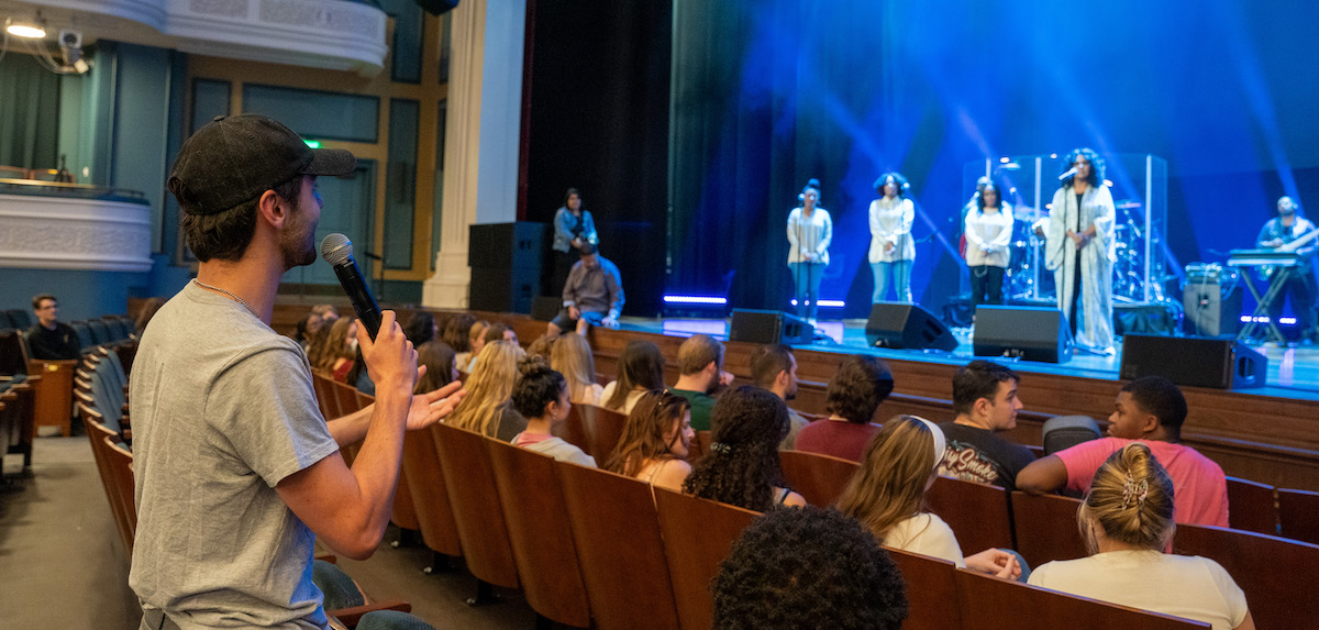 Student asks CeCe Winans question during sound check Q&A.