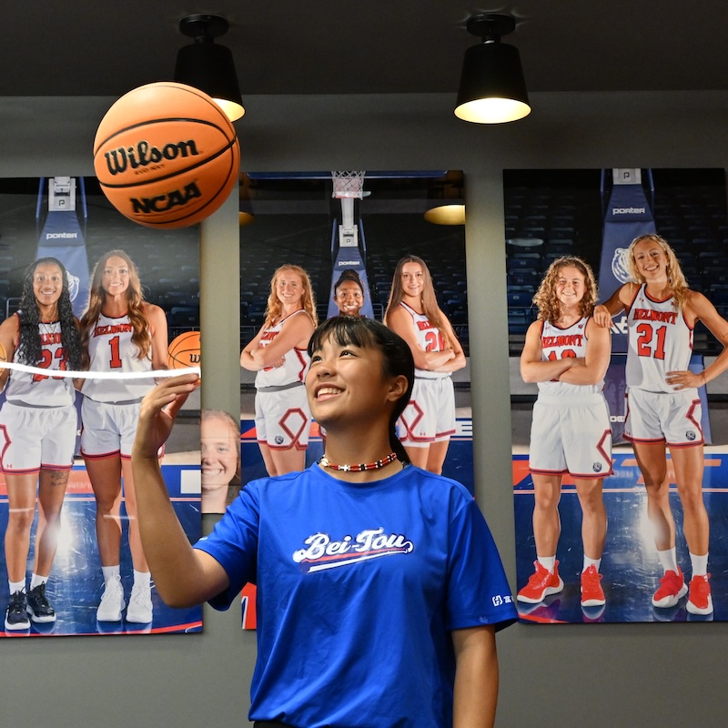 Belmont Hosts Taiwanese Softball Team 