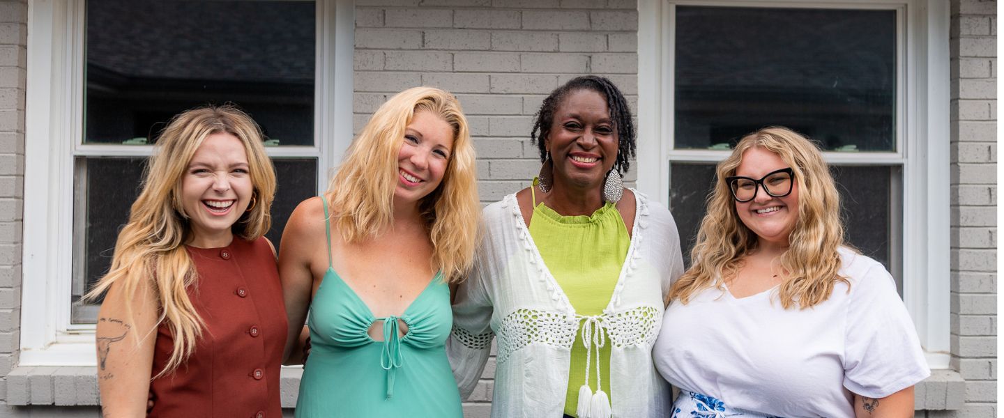Brittany Bishop, Daisy Sellas, Kaitlyn Waldrop and Debora Lambert