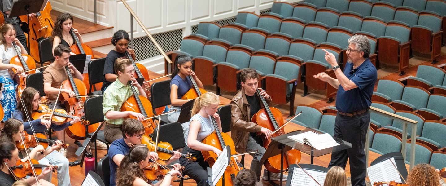 Giancarlo Guerrero conducts student orchestra