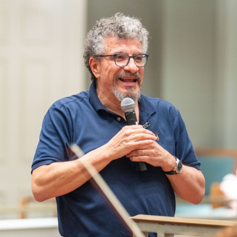 Giancarlo Guerrero with Belmont student orchestra