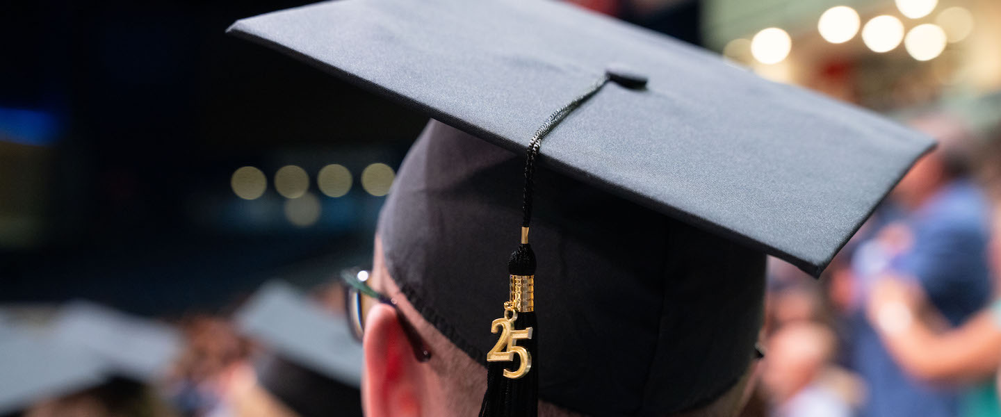 Graduation hat with 2025 tassel