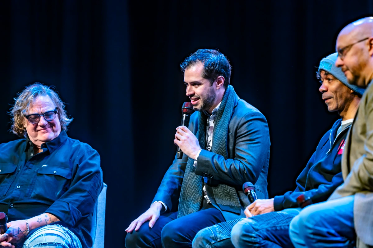 Dr. Oliveira speaking into microphone