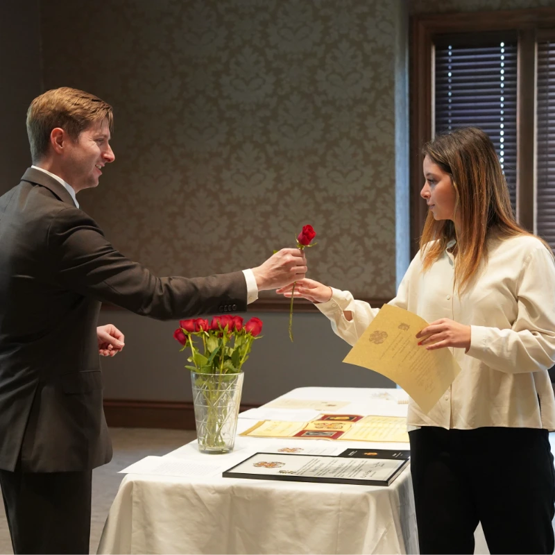 A Belmont student completing her Sigma Delta Pi initiation