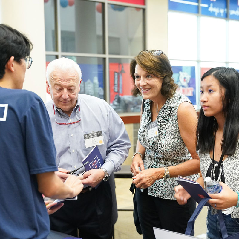 A student and her family checking in at Orientation